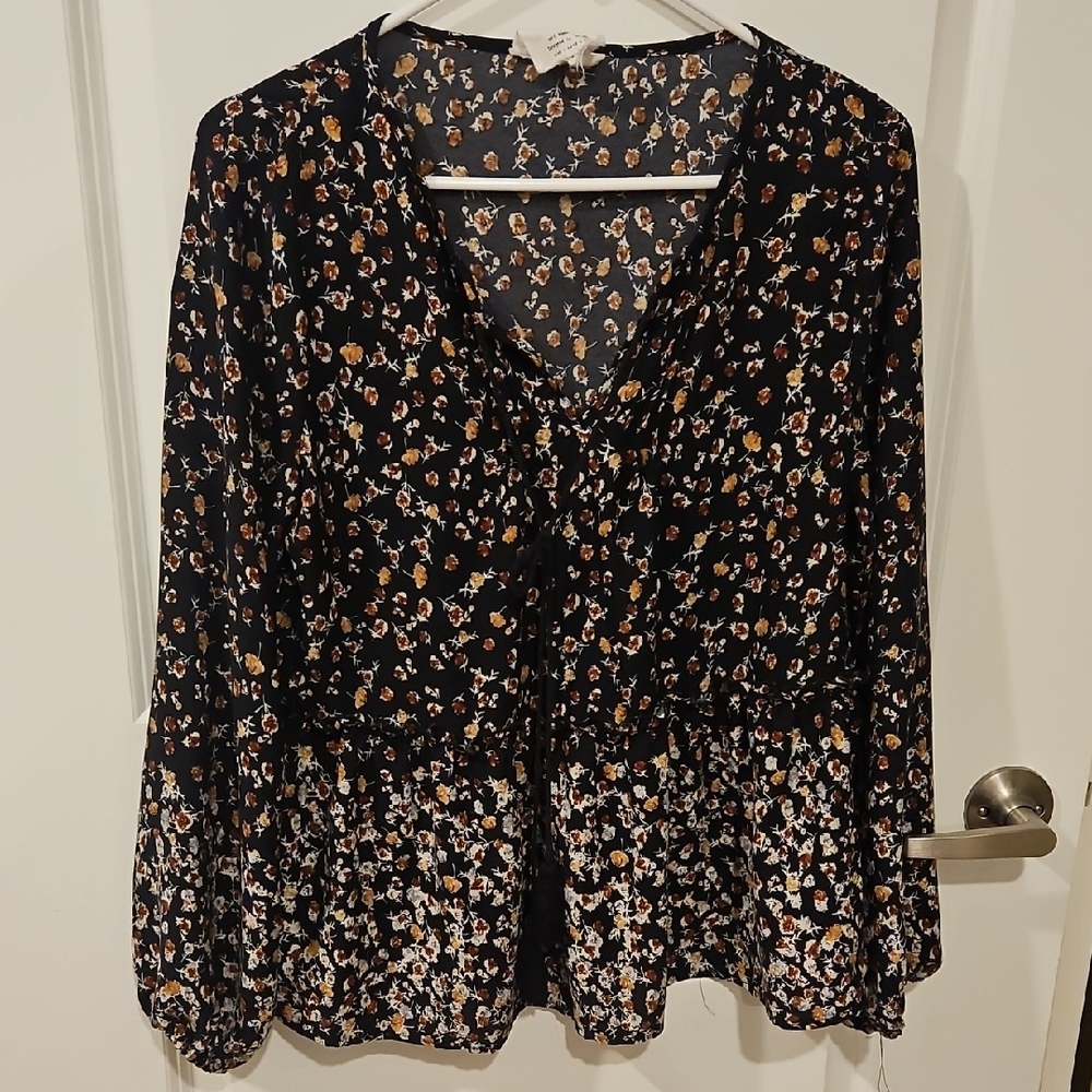 Floral Black Blouse Size Medium